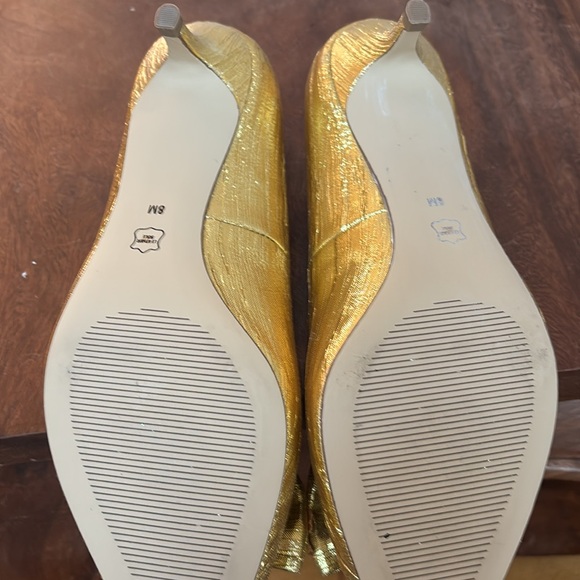 Talbots yellow “crushed” gold shiny BOW kitten Heels size 8 - Picture 5 of 7